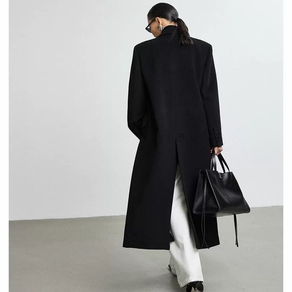 Elegant Black Double-Breasted Coat - Picture 5 of 5